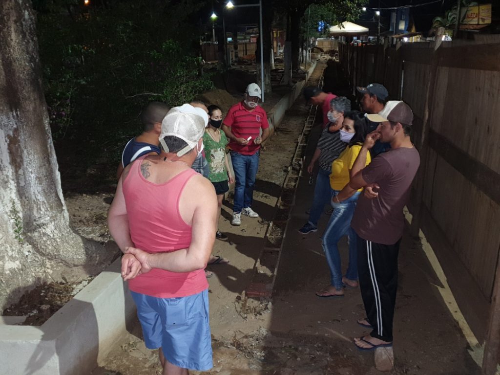 Moradores de Brumadinho fecham entrada da cidade em protesto