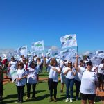 Abraço simbólico reúne milhares de pessoas na Serra da Moeda
