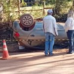 Motorista perde controle e carro capota em Quintiliano