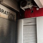 Fachada de laboratório fica danificada após incêndio