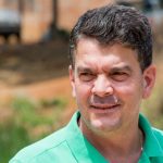 Ex-prefeito de Brumadinho é condenado por contratar construtora da própria família