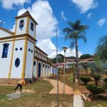 Praça da Matriz, em Piedade do Paraopeba recebe últimas intervenções para reinauguração da igreja tricentenária