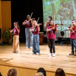 Escola de Música Inhotim abre seleção para jovens de Brumadinho que já tocam instrumentos de cordas