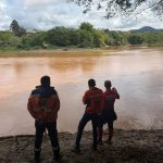 Bombeiros suspendem buscas por homem desaparecido no Rio Paraopeba, em Brumadinho