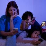 Proteção de jovens nas redes sociais continua como um grande desafio